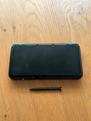 Nuovo Nintendo 2DS XL Nero e Blu + Scheda SD