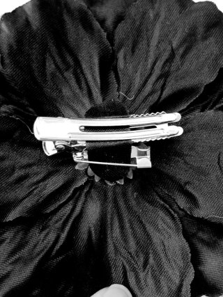 Broche para pelo o ropa flor grande negra