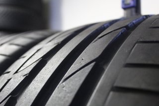 2 Gomme Usate 235/45 R18 95Y Bridgestone