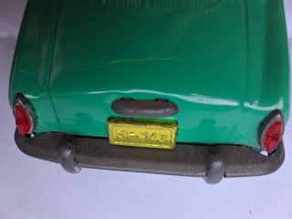 Modellino auto verde e bianco