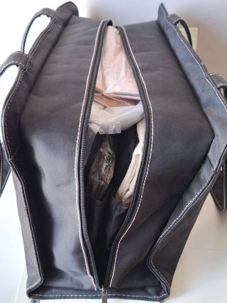 Bolso Mary Kay Negro Acolchado.