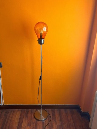 Lámpara de pie naranja cristal y metal