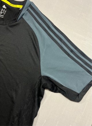 Camiseta Adidas Negra y Gris