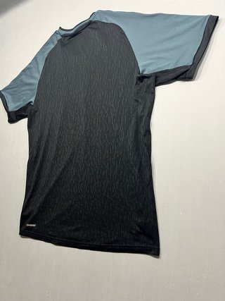 Camiseta Adidas Negra y Gris