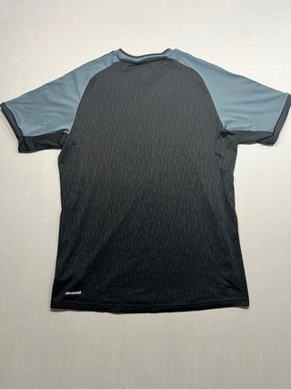 Camiseta Adidas Negra y Gris