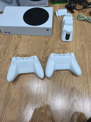 Xbox Series S Blanca + Accesorios