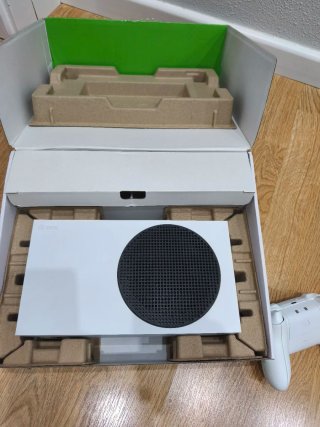 Xbox Series S Blanca + Accesorios