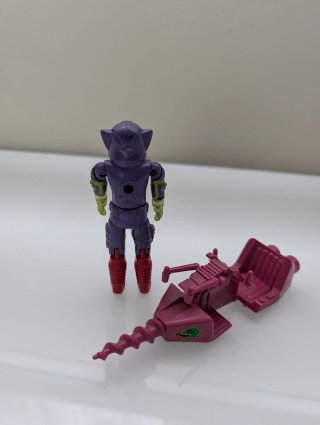 Saurius variante cara morada. Madelman 2050