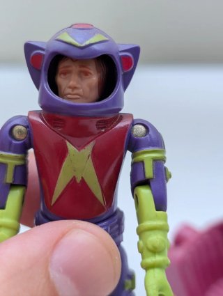 Saurius variante cara morada. Madelman 2050