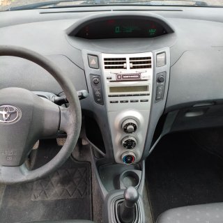 TOYOTA YARIS 1.3 VVTI