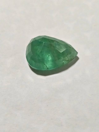 Esmeralda Pera Facetada Verde
