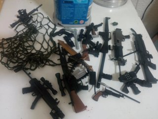 Lote de piezas de juguete militar