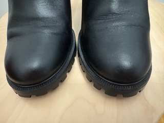 Botines negros de Zara Basic