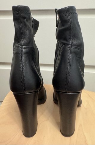 Botines negros de Zara Basic