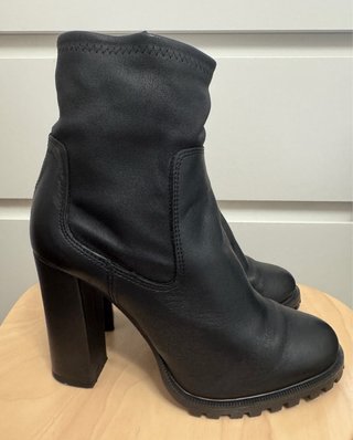 Botines negros de Zara Basic