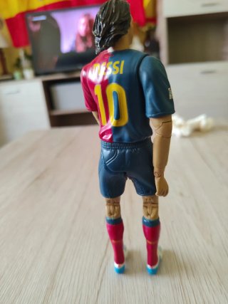 Figuras articuladas de Messi y Henry.