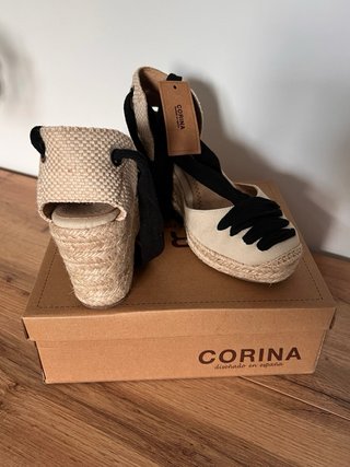 Espardeñas - Alpargatas CORINA beige y negras