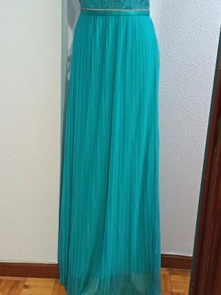 Vestido de fiesta verde azulado con encaje