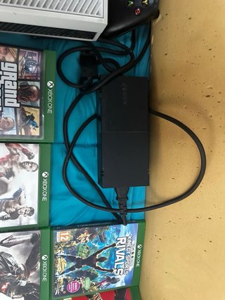 Xbox One Blanca con 2 mandos y juegos