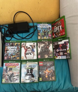 Xbox One Blanca con 2 mandos y juegos