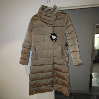 Abrigo largo beige acolchado