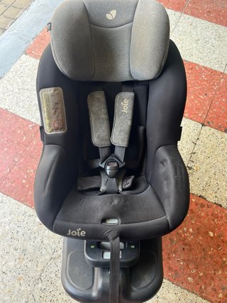 Silla de bebé para el coche marca Joie