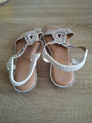 Sandalias mujer adornos brillantes