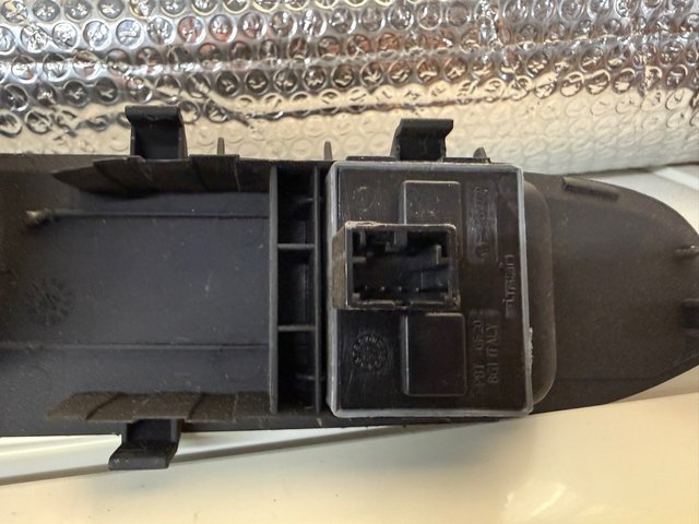 Botonera Elevalunas VW Polo 3 Puertas 05-11