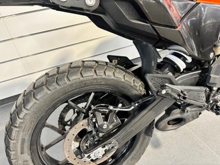 KTM 390 Adventure Naranja y Negra