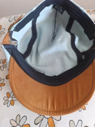 Gorra vaquera azul con diseño cartas poner