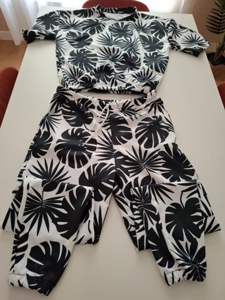 Conjunto estampado hojas mujer