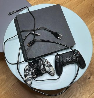 PS4 (PlayStation 4) Negra + 2 Mandos