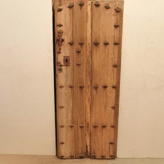 Puerta central de un Gran Portón en madera de pino