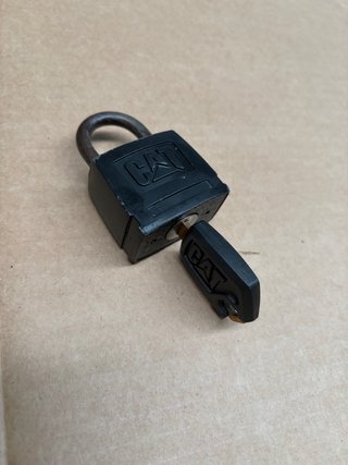 2 Candados CAT con llave
