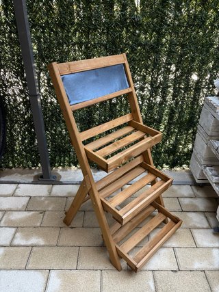 Estantería de madera para plantas