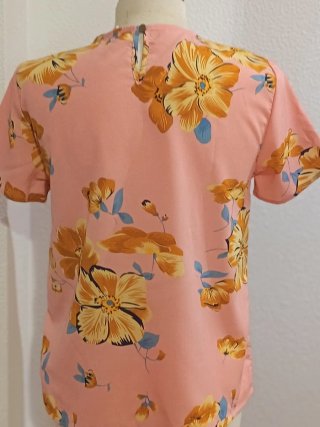 Blusa floral rosa y naranja