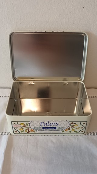 Scatola di latta vintage "Biscuiterie du Graal"
