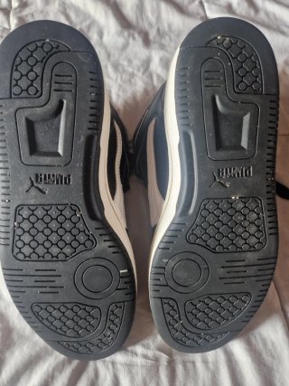Zapatillas Puma Rebo Negras y Blancas.