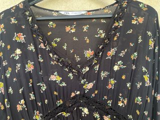 Vestido negro flores Zara