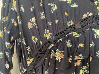 Vestido negro flores Zara