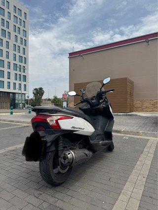 Kymco Superdink 125cc Maxi Scooter