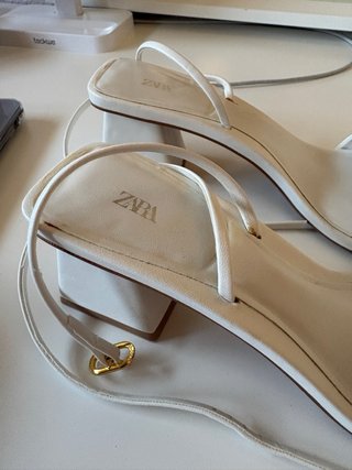 Tacones Zara blancos