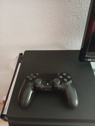Playstation 4 Slim Negra