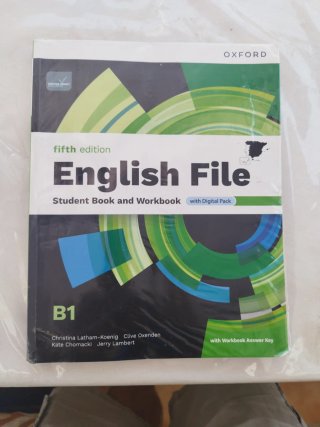 English File 5th Edition B1. Student's Book and...