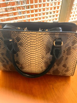 Bolso de cuero elegante y lujoso