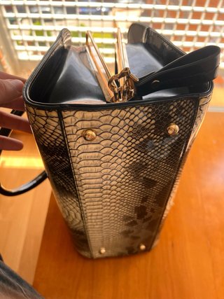 Bolso de cuero elegante y lujoso