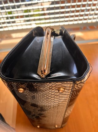 Bolso de cuero elegante y lujoso