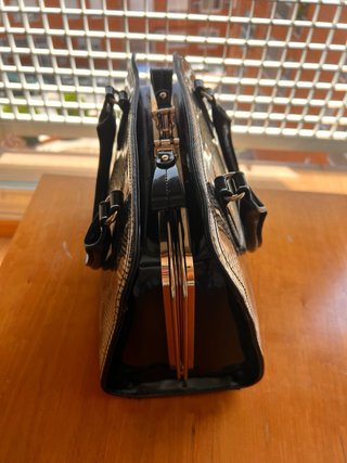 Bolso de cuero elegante y lujoso