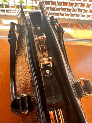 Bolso de cuero elegante y lujoso