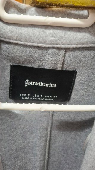 Abrigo Stradivarius Gris